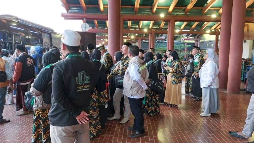 Dampak Erupsi Gunung Anak Krakatau, Kemenhaj Pastikan Mitigasi dan Penanganan Jamaah Umrah Berjalan Optimal