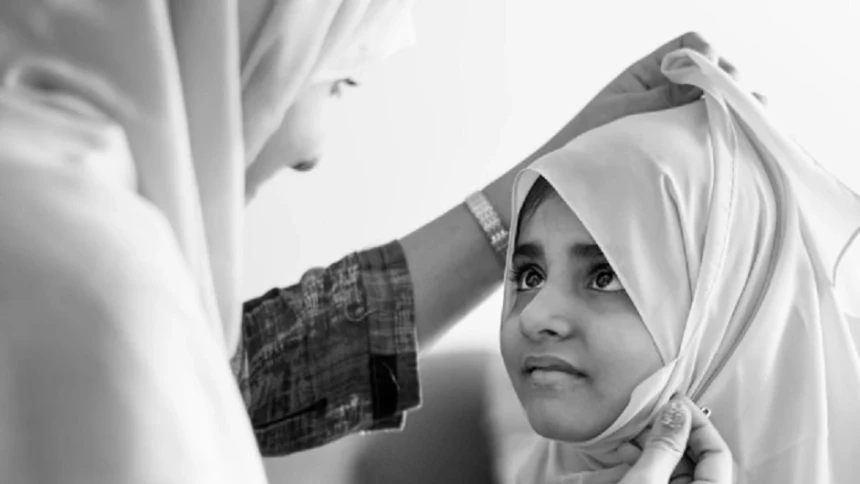 Viral Perempuan Tak Berjilbab Masuk Masjid, Bagaimana Seharusnya Sikap Takmir?
