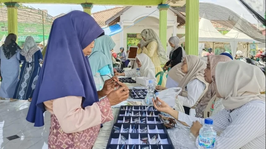 Berkah Muktamar ke-35 NU, Para Guru Ngaji Bersyukur Dapat Kacamata Gratis dari NU Care LAZISNU