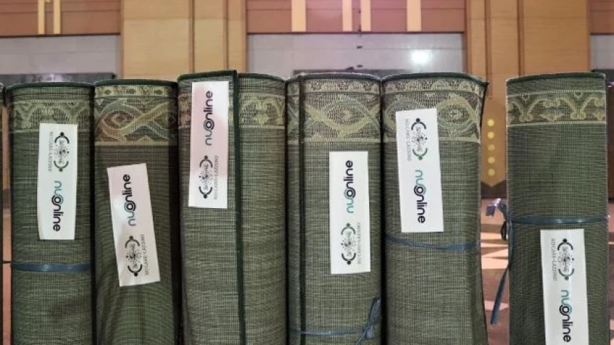 LAZISNU dan NU Online Salurkan Karpet dan Al-Qur'an untuk Masjid Islamic Center Jakut