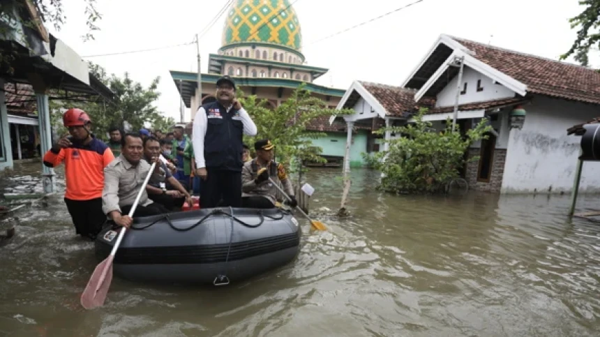 Tangani Banjir Pasuruan, Gus Ipul: Kami Pastikan Kebutuhan Korban Tercukupi