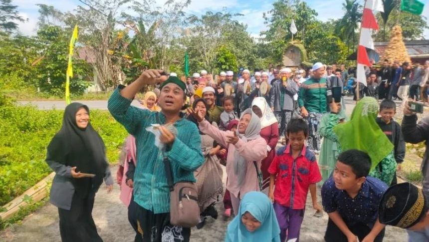Kirab Gunungan Ketupat PCNU Mimika Angkat Tradisi Nusantara di Bumi Amungsa