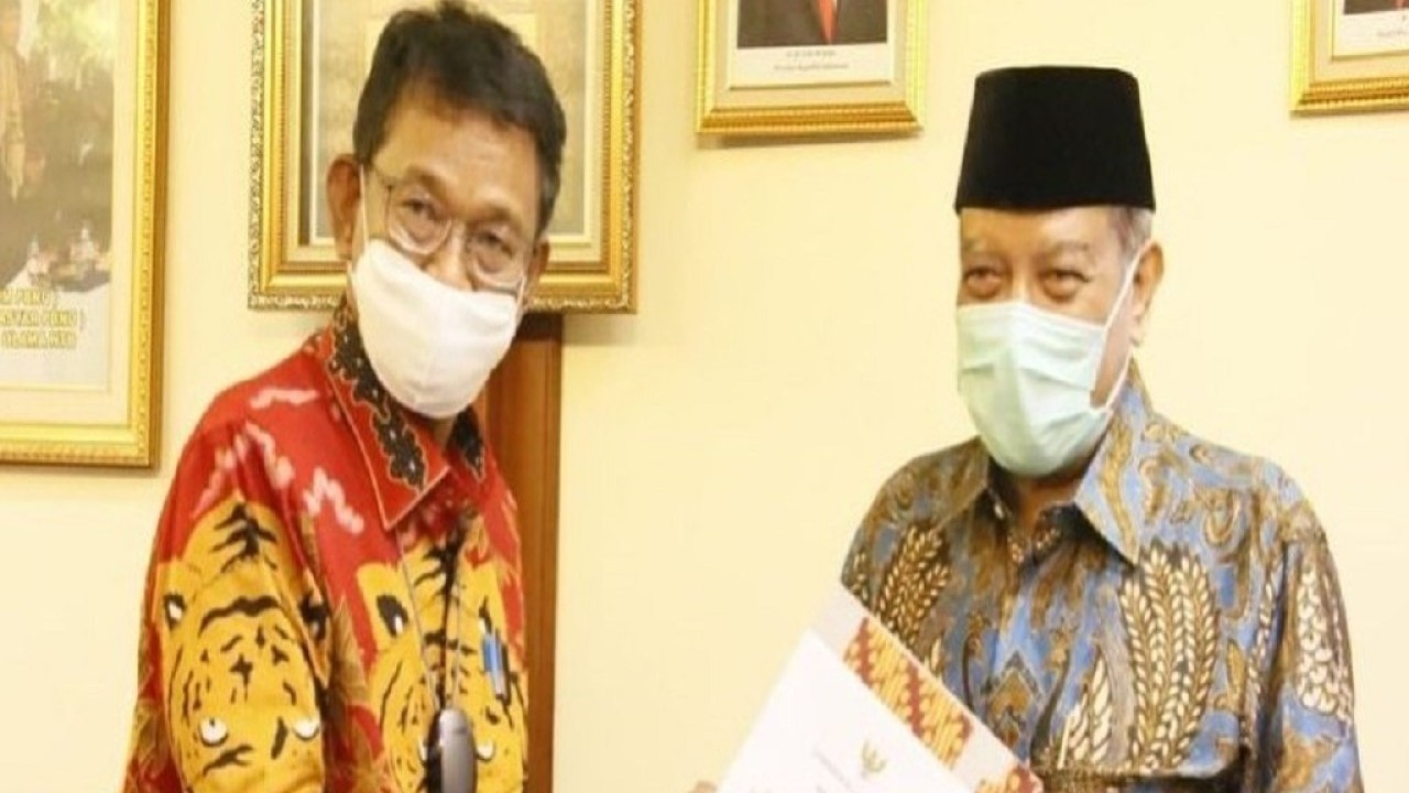 Governor of Central Sulawesi grants 5 hectares of land to build UNU
