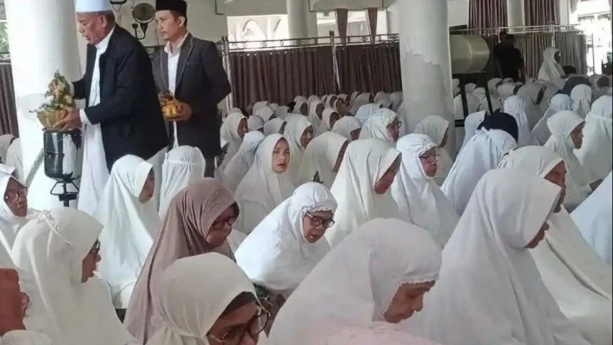 Harapan dan Doa Warnai Keberangkatan Jamaah Haji Kloter 10 Jamaah Haji Pidie Aceh