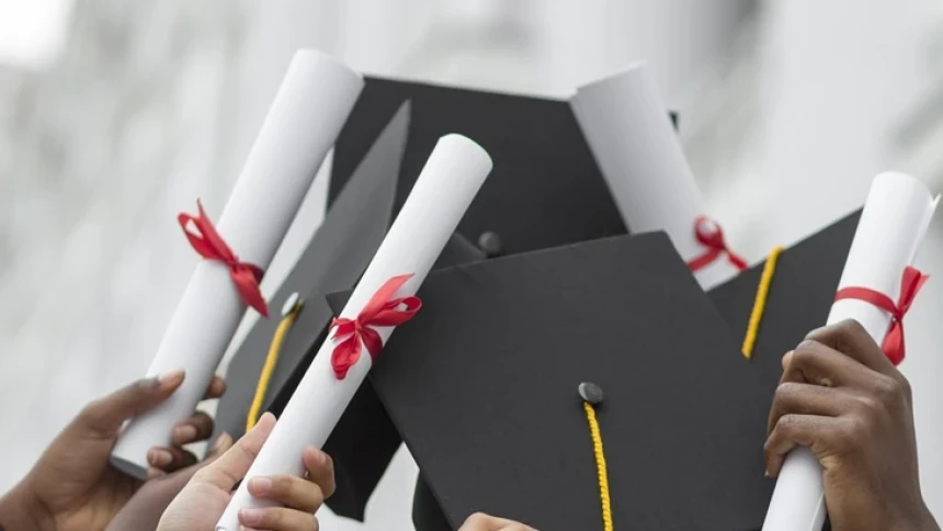 DPR Ingatkan Risiko Penutupan Prodi Kampus, Minta Reformasi Perguruan Tinggi