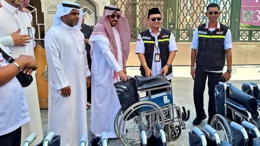 Jamaah Haji Indonesia Terima Bantuan 200 Kursi Roda