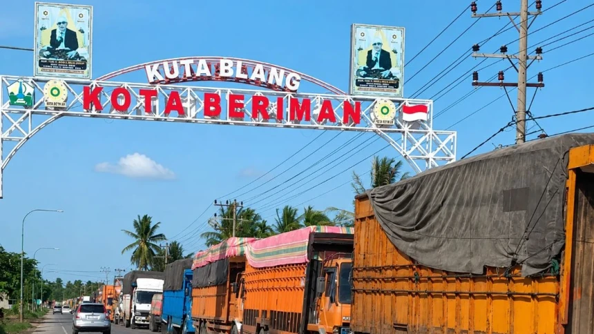 Tujuh Bulan Pascabanjir, Jembatan Kutablang di Bireuen Belum Pulih, Warga Bergantung Jembatan Apung