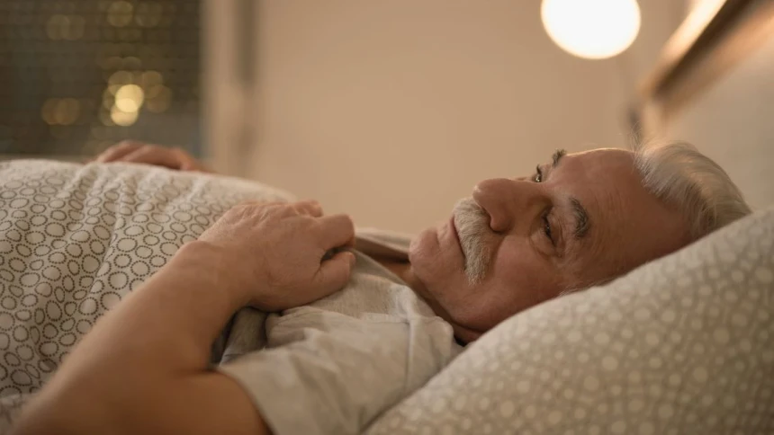 Lansia Sulit Tidur di Malam Hari? Berikut Tips Mengatasinya
