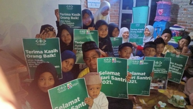 Berbagi Mushaf Al-Qur'an di TPA, Cara NU Care LAZISNU Makassar Meriahkan Hari Santri