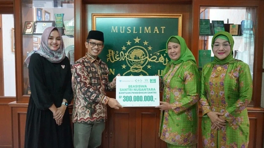 LAZISNU PBNU Serahkan Bantuan Pendidikan Santri Senilai 300 Juta lewat Muslimat NU