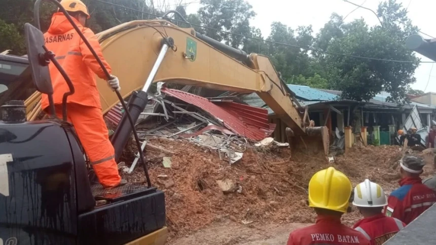 4 Orang Meninggal Akibat Longsor di Batam, Kemensos Segera Beri Santunan