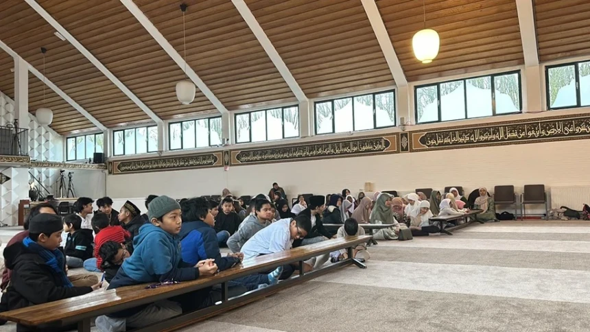 Ibadah Ramadhan di Masjid Al-Hikmah Belanda, Ada Ngaji Khusus Buat Anak-Anak