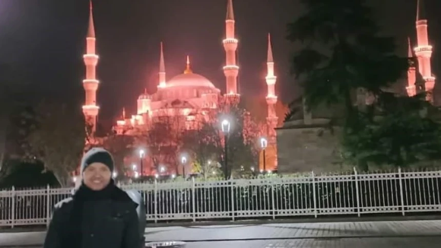Melihat Keindahan Masjid Biru di Istanbul Turki