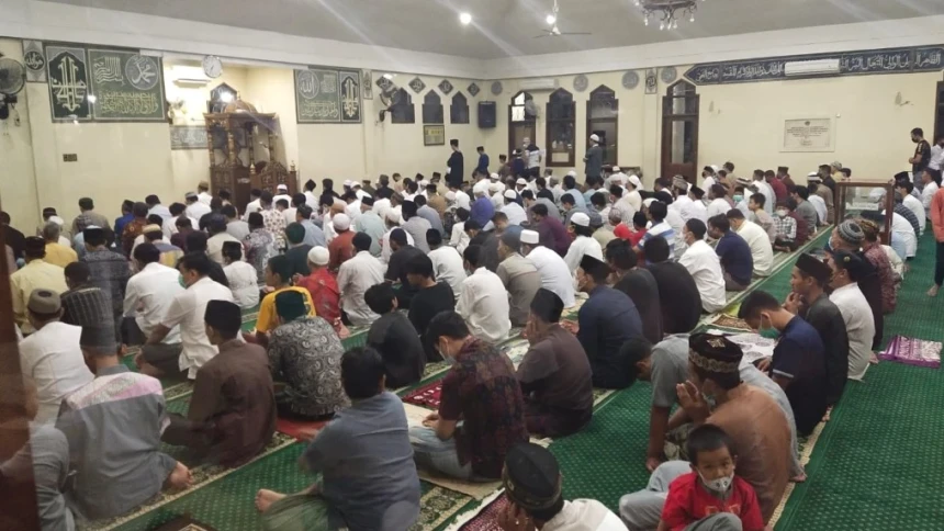 Karpet Masjid Gus Dur Kembali Digelar, Jamaah Tarawih 1 Juz Membludak