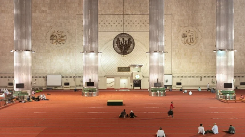Memahami I'tikaf Nabi dengan Tenda di Masjid secara Kontekstual