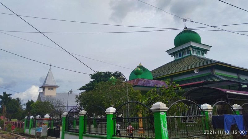 Kerukunan Jamaah Masjid Nurbaitillah dan Jemaat Gereja Jeruju di Pontianak
