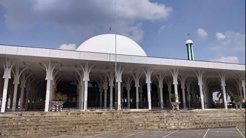 Melihat Keunikan Masjid Seribu Tiang di Jambi
