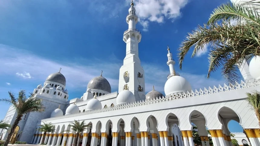 Khutbah Jumat: Cara dan Keutamaan Memakmurkan Masjid