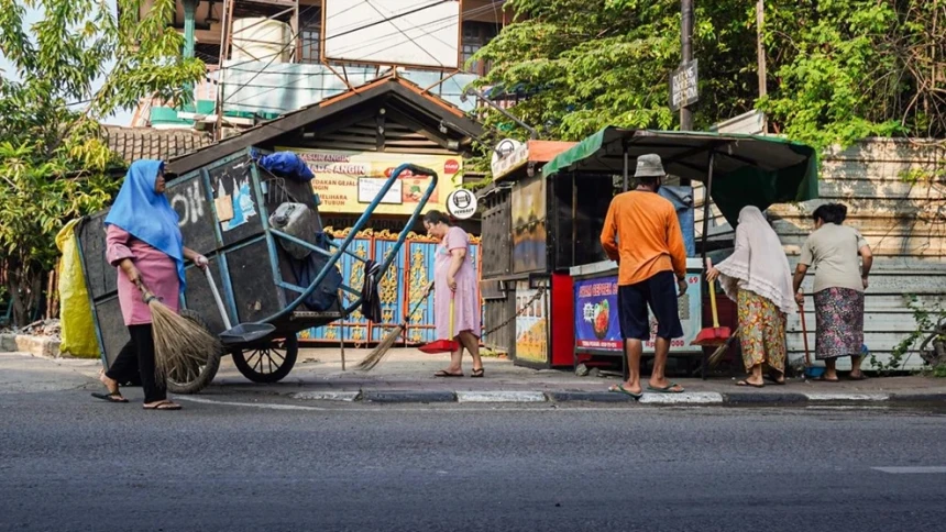 Dampak Kenaikan PPN 12%: Rumah Tangga Miskin, Rentan, dan Menengah Sama-Sama Terhimpit