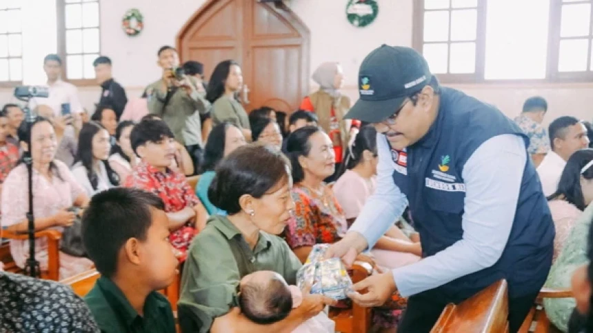 Suasana Natal, Kemensos Salurkan Rp5,4 Miliar untuk Korban Banjir di Sulsel