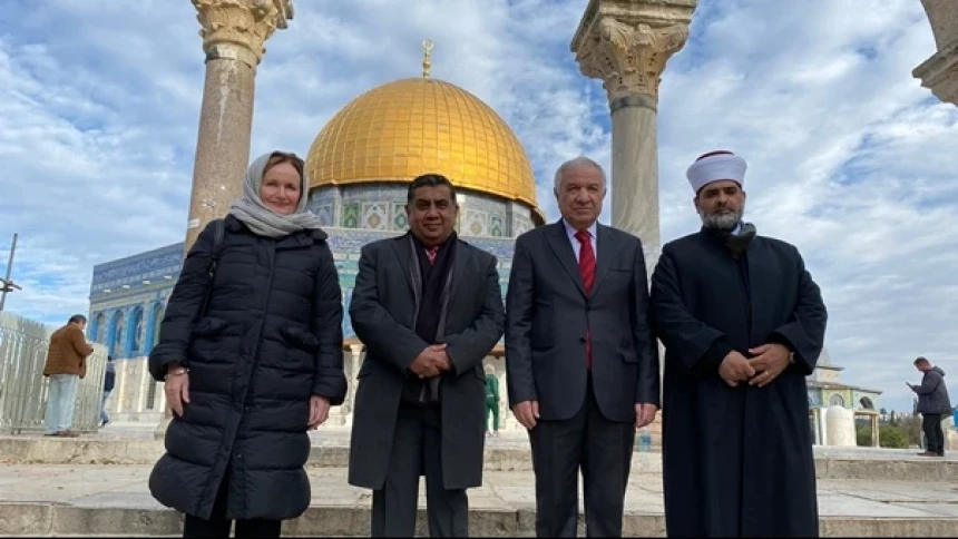 Kunjungi Palestina, Menteri Muslim Inggris Shalat di Masjid Al-Aqsa