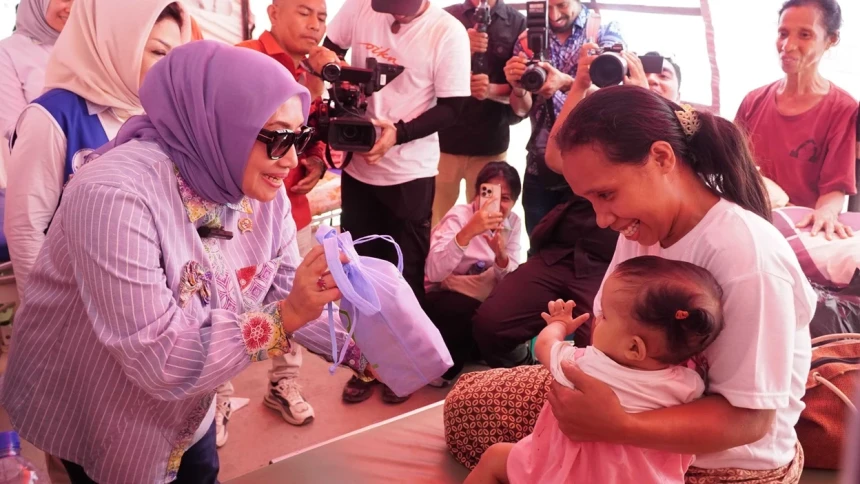 Tiba di NTT, Menteri PPPA Pastikan Perempuan dan Anak Korban Gempa Dapat Dukungan Pemulihan