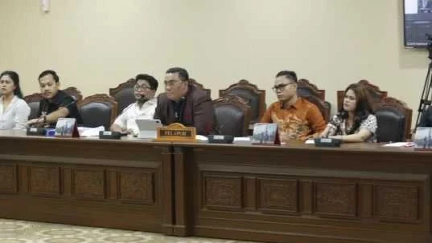 Sembilan Hakim MK Diadukan ke MKMK karena Tunjukkan Ijazah Gibran ke Pemohon
