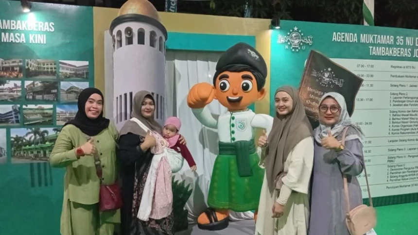Manfaatkan Akhir Pekan, Kemeriahan Muktamar Ke-35 NU Jadi Pilihan Wisata Keluarga