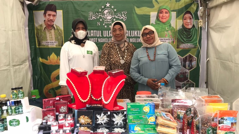 Muslimat NU Maluku Takjub Dengan Pelayanan Panitia di Arena Bazar Muktamar