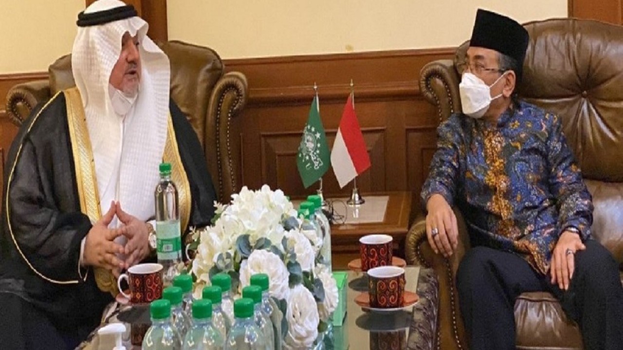 Saudi ambassador and Gus Yahya discuss world peace and cooperation