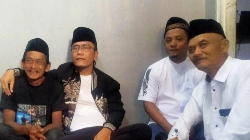 Gus Miftah Sambangi Kediaman Bapak Penjual Es Teh untuk Minta Maaf