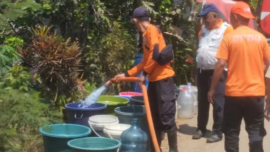 Banser Wonosobo Salurkan 1.000 Liter Air Bersih untuk Warga Wadaslintang Terdampak Kekeringan