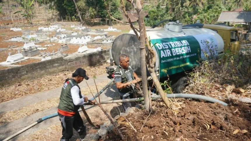 Atasi Dampak Kekeringan, LAZISNU DIY Salurkan 30 Ribu Liter Air Bersih ke Saptosari Gunung Kidul