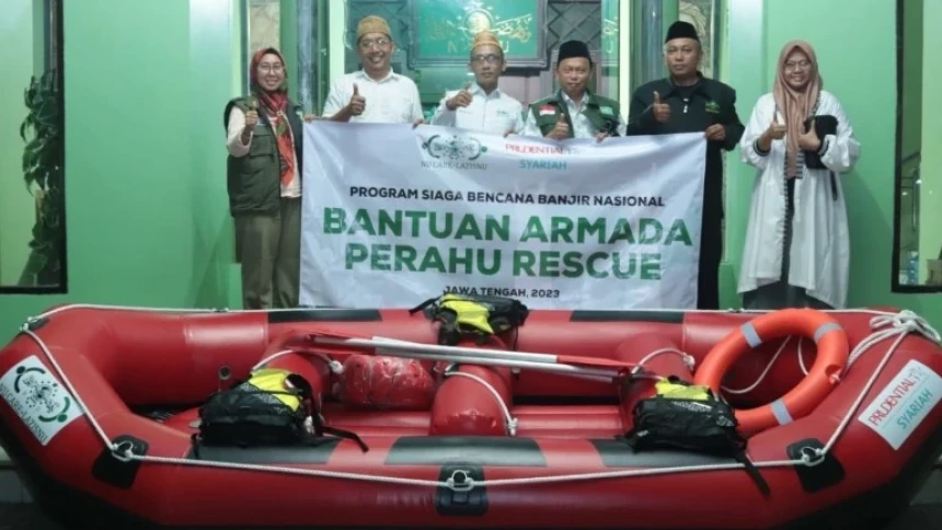 Tangani Dampak Banjir, NU Care-LAZISNU Salurkan Perahu Rescue untuk 3 Provinsi