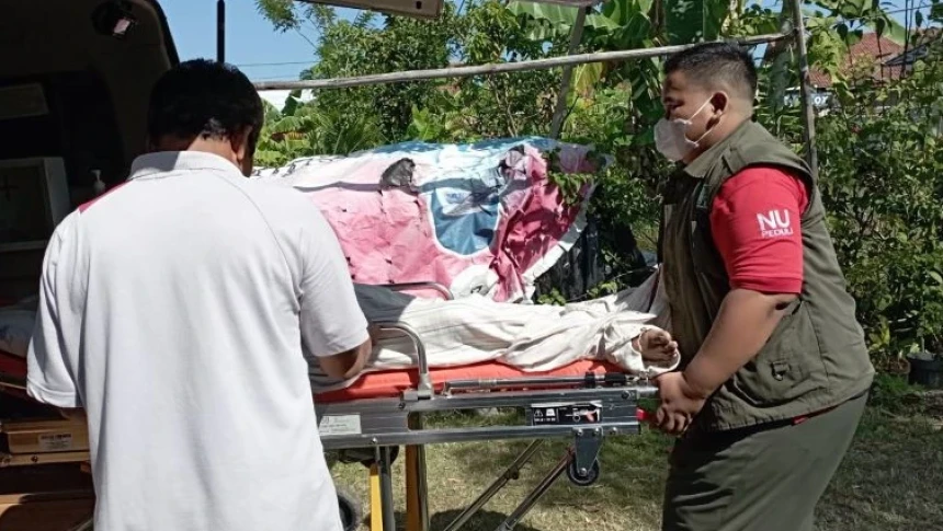 Inisiatif Relawan Ambulans LAZISNU Cilacap Evakuasi Korban Kecelakaan Lalu Lintas