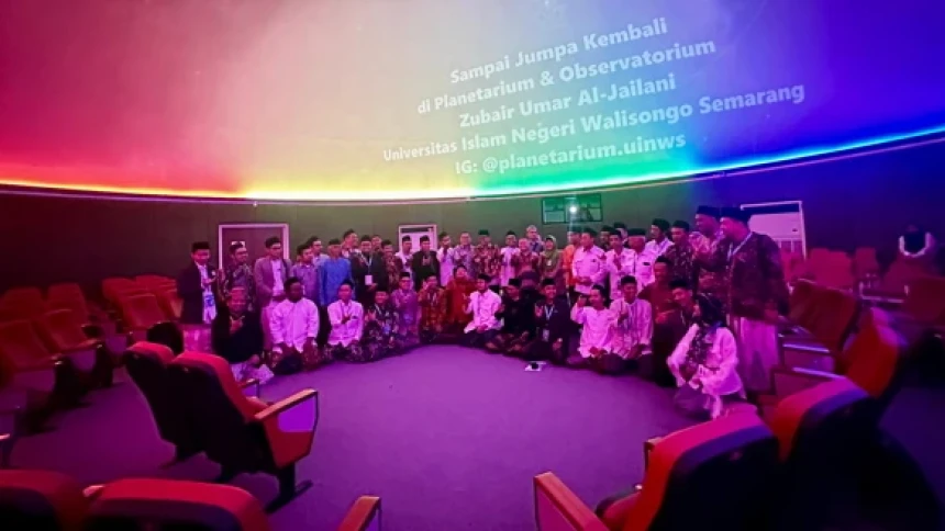 Perkuat Ilmu Falak, Peserta Seminar Istinbath Hukum Islam Kunjungi Planetarium UIN Walisongo