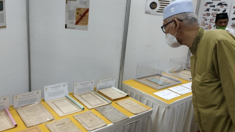 Kala Rais 'Aam PBNU Kunjungi Pameran Kitab Ulama Nusantara Tengah Malam