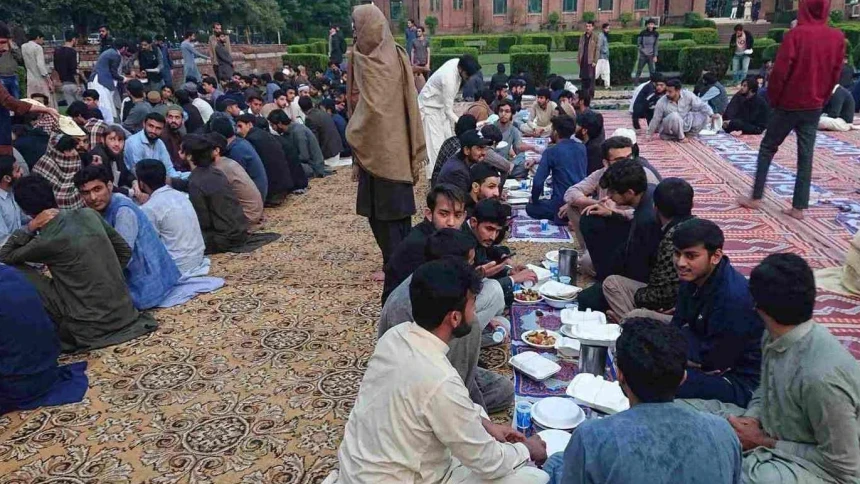 Ibadah Padat, Ramadhan di Pakistan Buat Aktivitas Mulai Lebih Lambat dan Tutup Lebih Cepat
