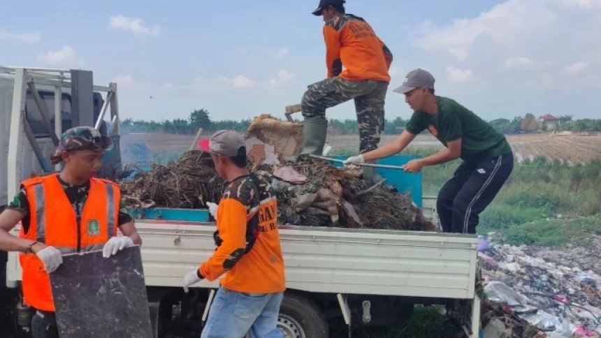 Relawan NU Peduli Bersihkan Sisa Banjir Demak Jateng