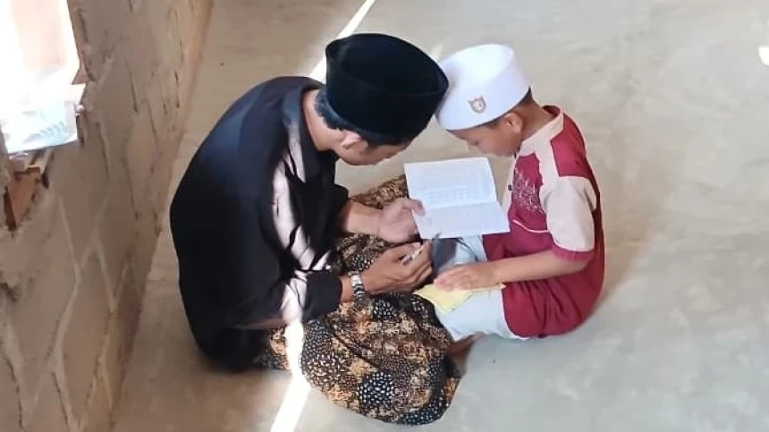 Cerita Dai Daerah 3T: Getar Tenggorokan Sabib, Menyemai Ayat di Ruang Kelas Berdebu Pulau Jemaja
