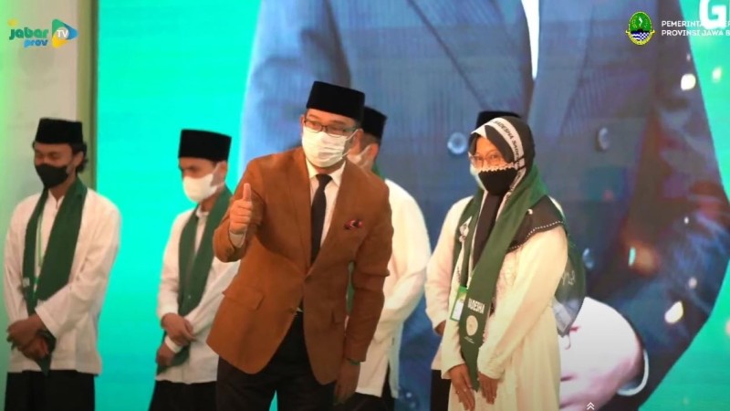 Gubernur Ridwan Kamil dalam Wisuda 2.000 Hafizh: Dakwah Umaro itu dengan Tanda Tangan