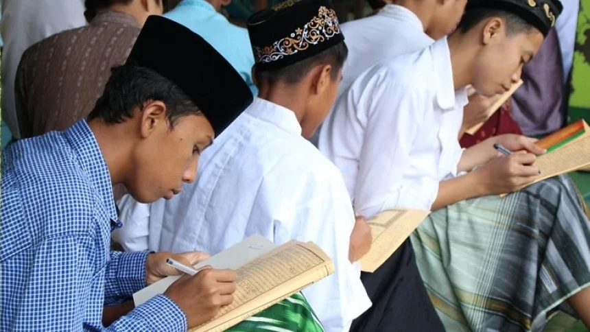 Khutbah Jumat: Santri sebagai Penerus Perjuangan Agama dan Bangsa