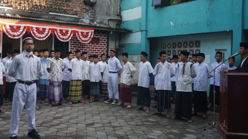 Upacara di Pesantren Bahrul Ulum Jombang, Santri Diingatkan Perjuangan Ulama