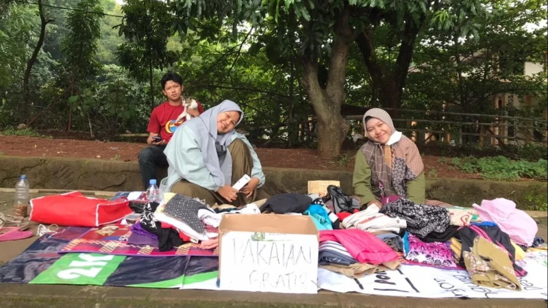 Dedikasi Sosial, PKPT IAIN Cirebon Gelar Pasar Gratis