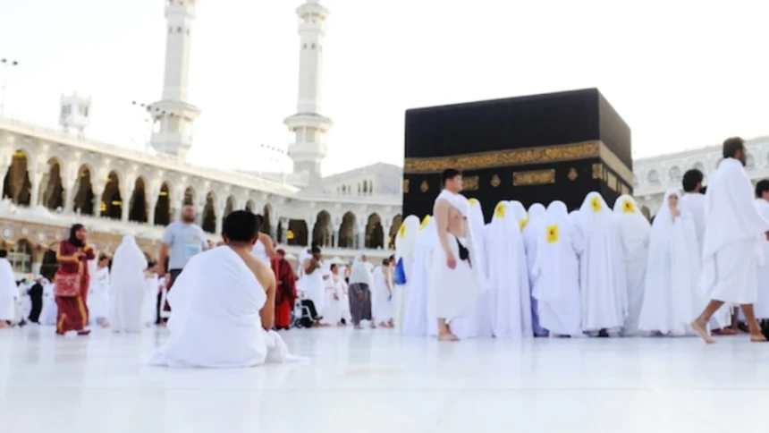 6 Larangan Jamaah Haji saat di Masjidil Haram dan Nabawi