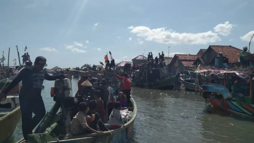 Tradisi Sedekah Laut di Pantura Brebes, Diawali Istighosah, Dipungkasi Pengajian Akbar