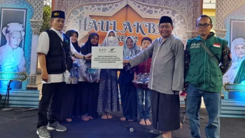 Haul Ke-32 Mama Ohan, LAZISNU Kota Bandung Salurkan Sepatu untuk Santri