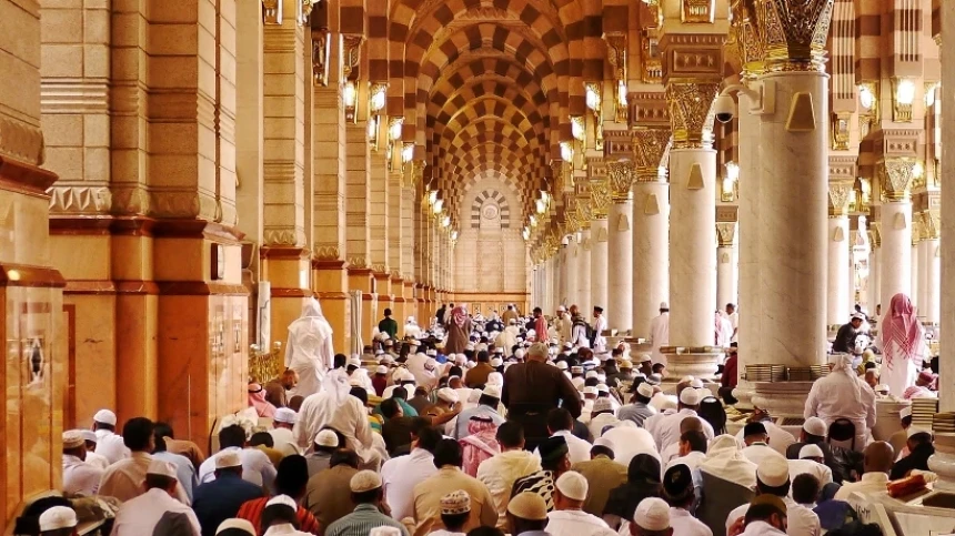 Ketinggalan Shalat Idul Fitri, Sunah Menambah Takbir Sendiri atau Tidak?