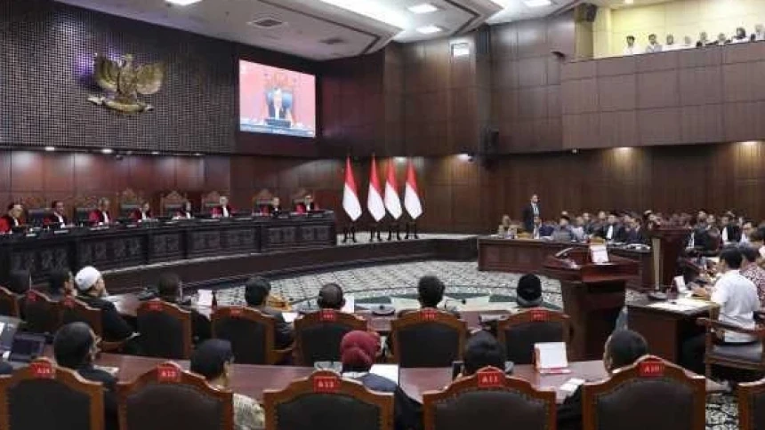 Di MK, Pemohon Uji Frasa 'Sekolah Lain yang Sederajat' untuk Syarat Capres-Cawapres