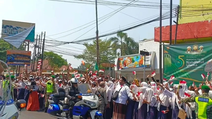 Hadir pada Penutupan Muktamar Ke-35 NU, Prabowo Disambut Ratusan Siswa, Bawa Harapan Terkait Pendidikan